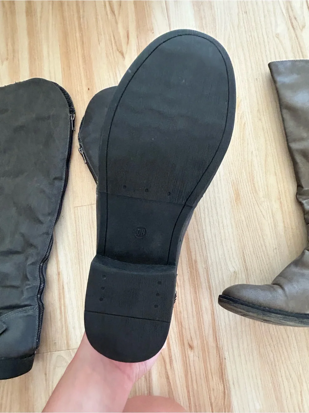 Set of 2!🩶👢 women’s boots